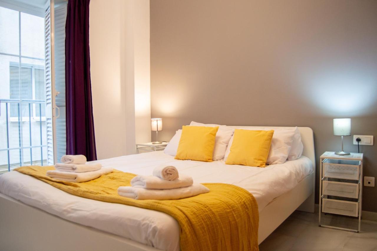 Novam Apartament Malaga Bagian luar foto